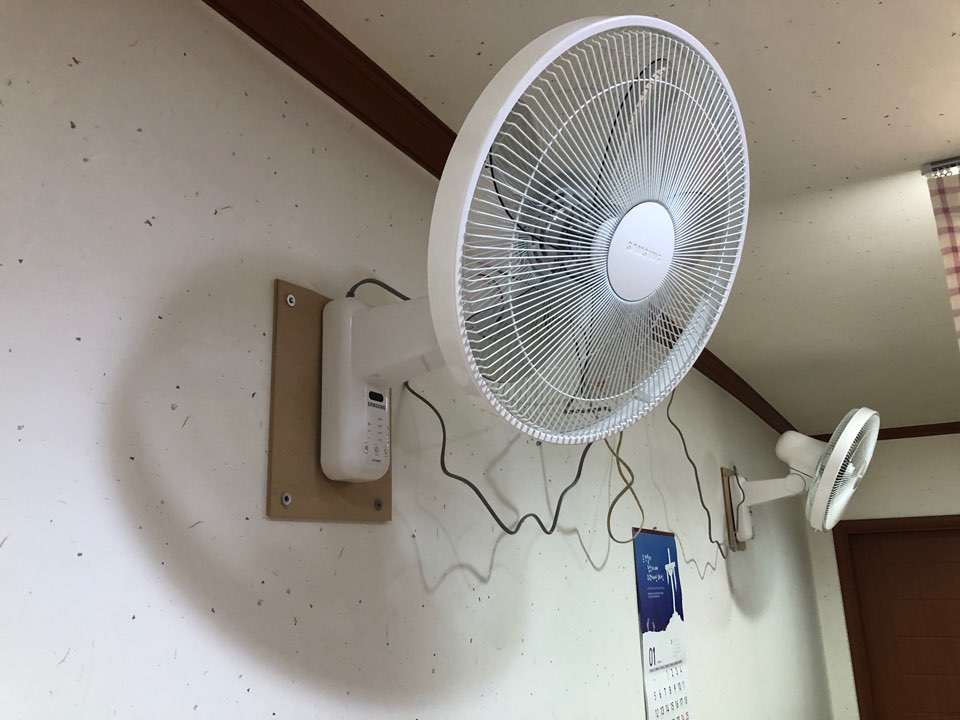 벽걸이 선풍기 설치-후.jpg