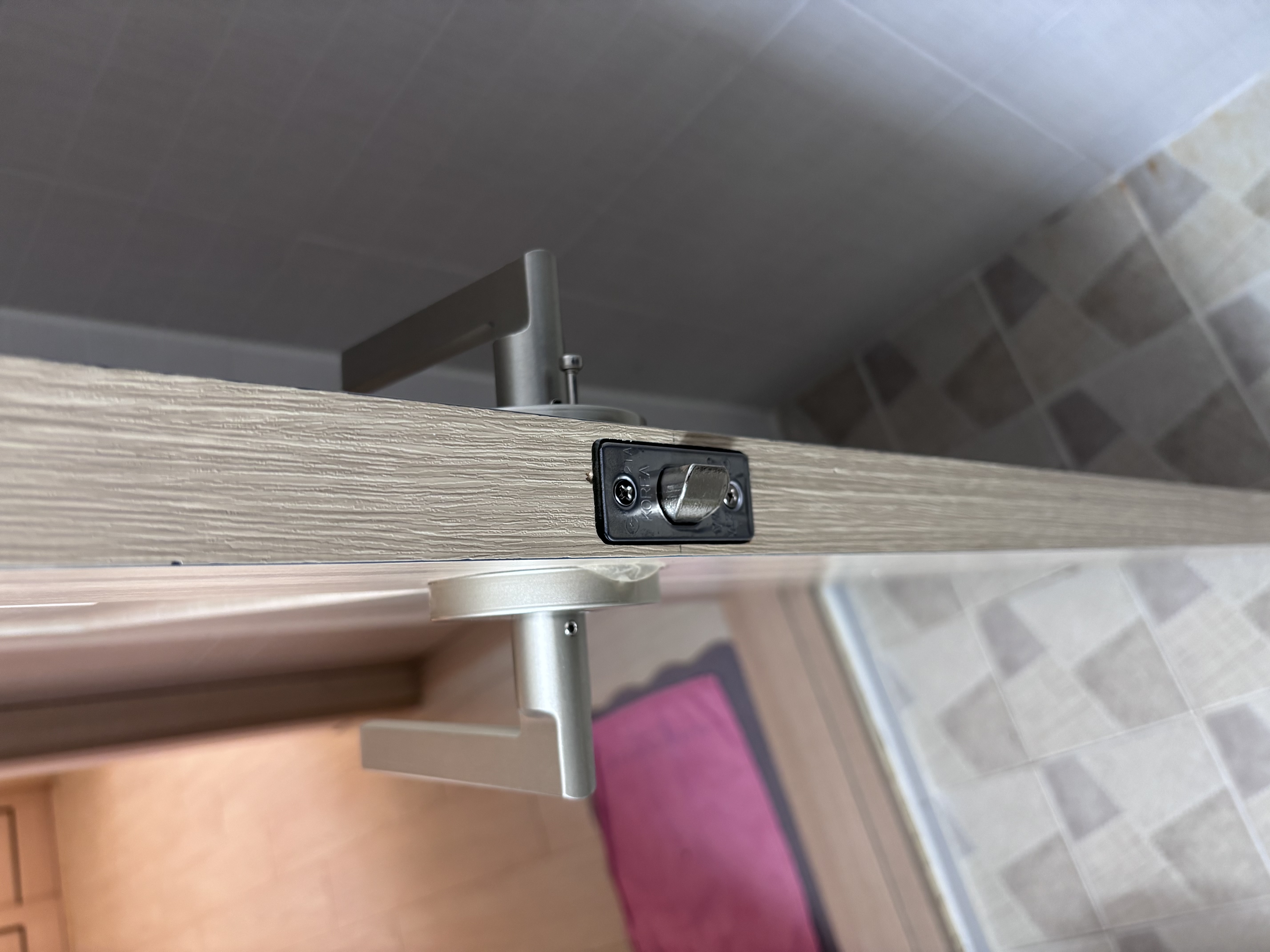 화장실문 작업후1.jpg